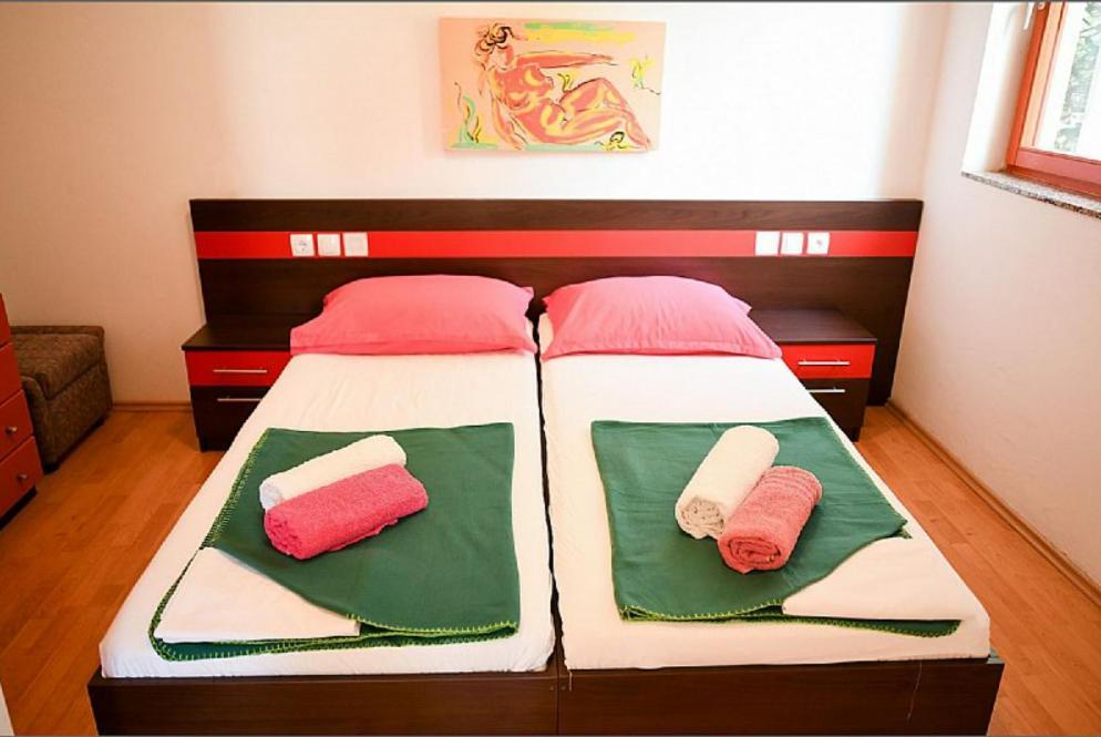 Apartments Dvori ノヴァリャ エクステリア 写真