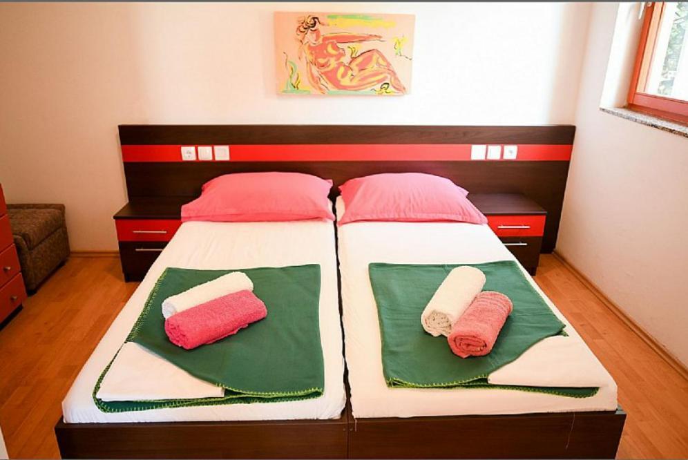 Apartments Dvori ノヴァリャ エクステリア 写真