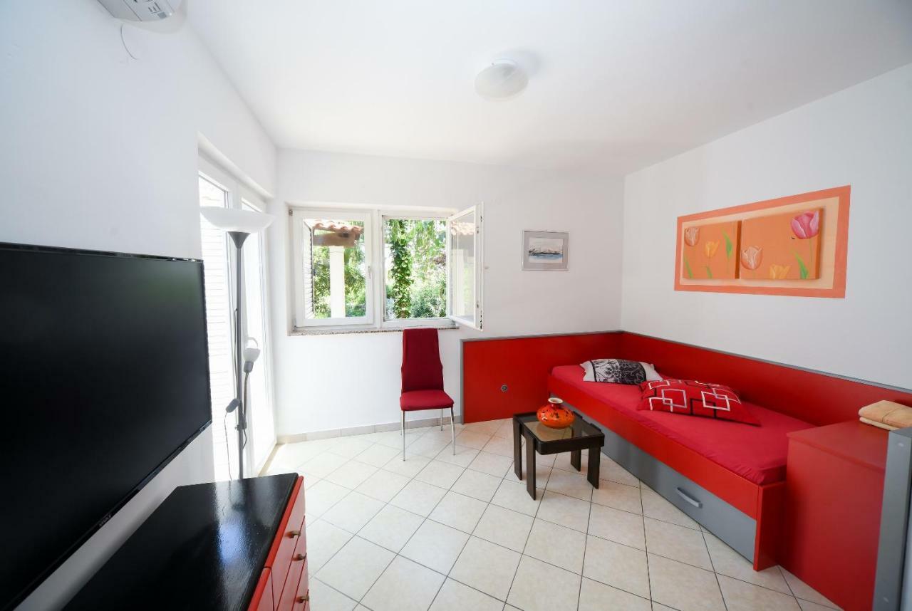 Apartments Dvori ノヴァリャ エクステリア 写真