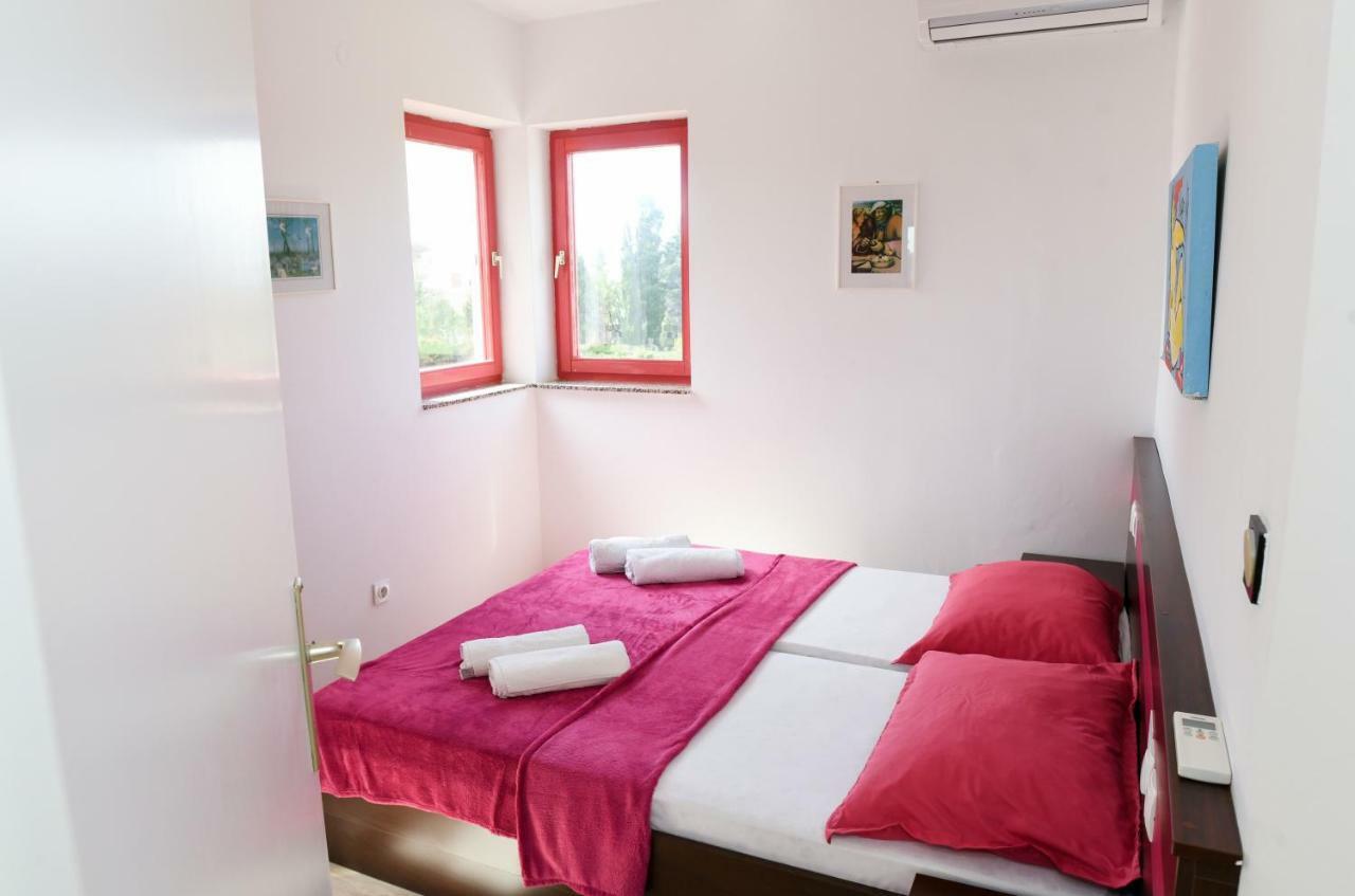 Apartments Dvori ノヴァリャ エクステリア 写真