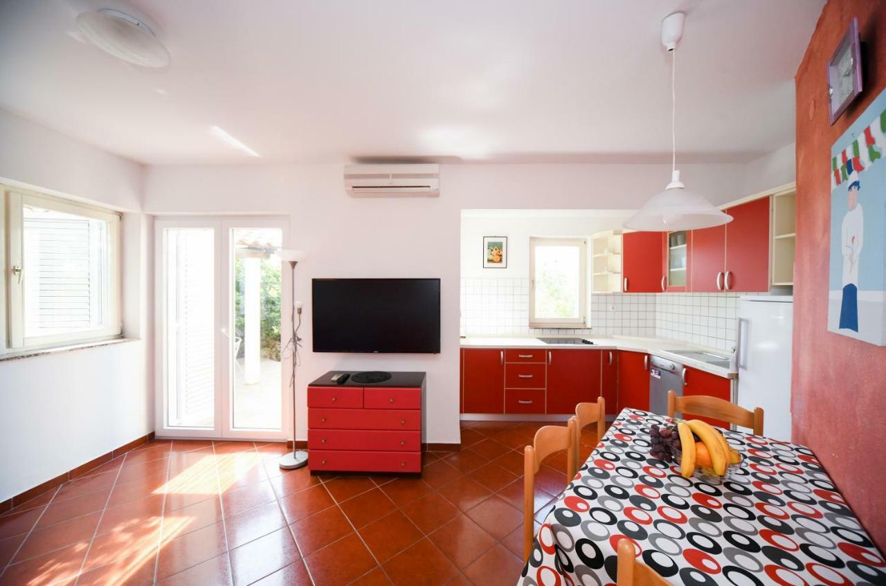 Apartments Dvori ノヴァリャ エクステリア 写真