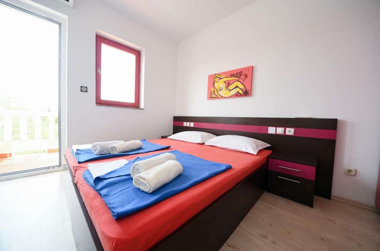 Apartments Dvori ノヴァリャ エクステリア 写真
