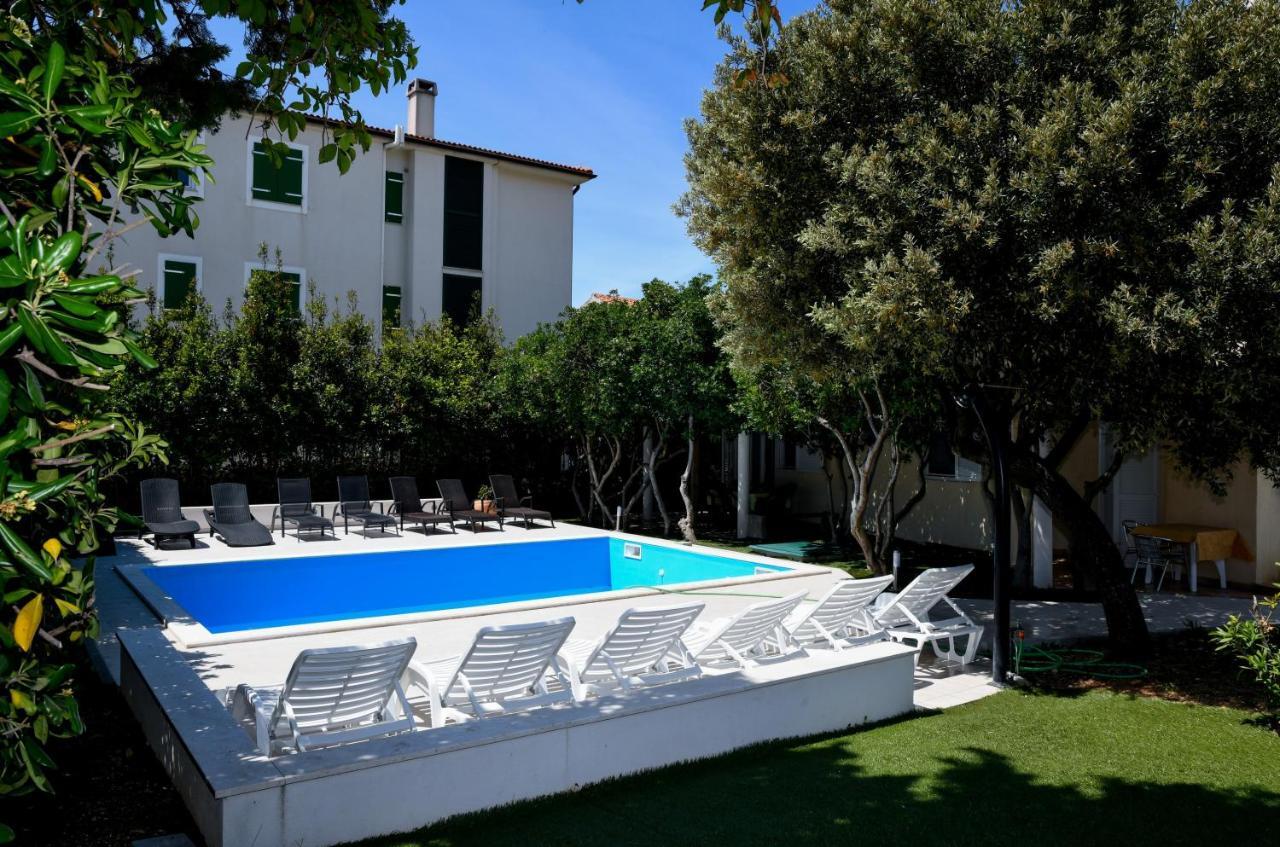Apartments Dvori ノヴァリャ エクステリア 写真